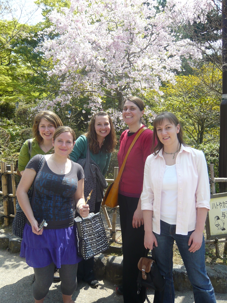p1020226.jpg - Bonnie, Melissa, Megan, Belinda, and me in Maruyama Koen